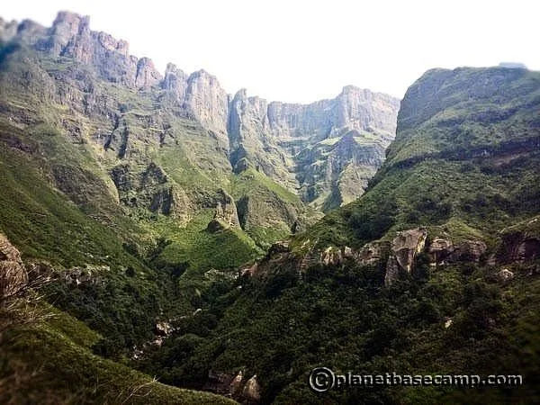 Drakensberg - Tugela Gorge - View of Escarpment