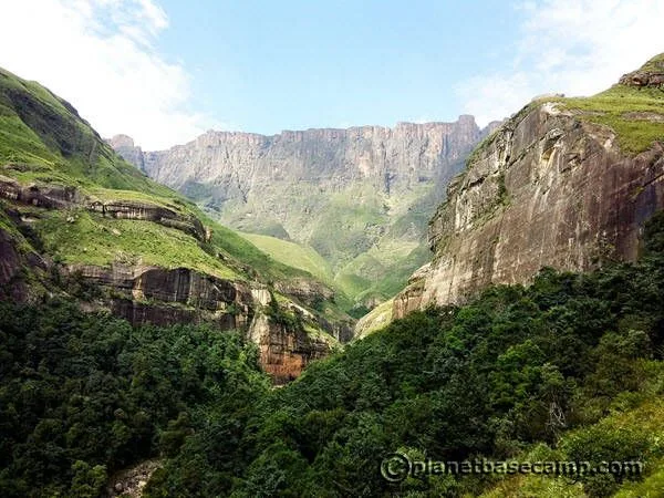 Drakensberg - Tugela Gorge Trail - View of Escarpment